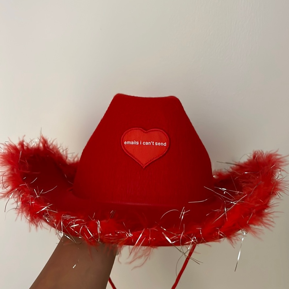 Sabrina Carpenter Emails I Can’t Send Cowboy Hat